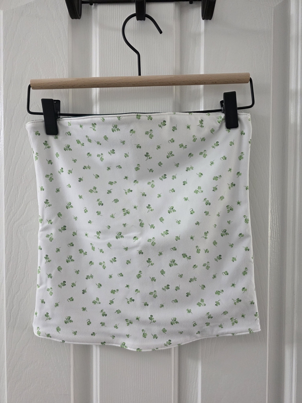 Women's White Floral Print Shorts - Green Clover Pattern